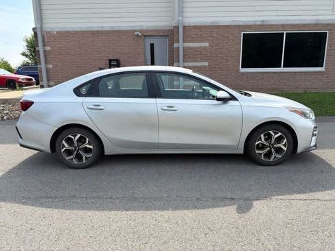 Used 2019 Kia Forte LXS FWD image 4