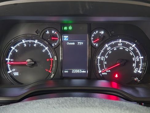 Used 2022 Toyota 4Runner SR5 Premium image 32