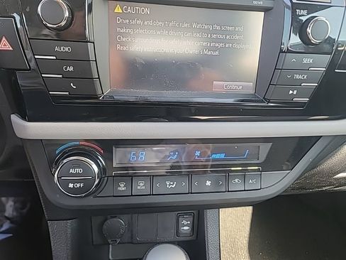 Used 2014 Toyota Corolla LE FWD image 12