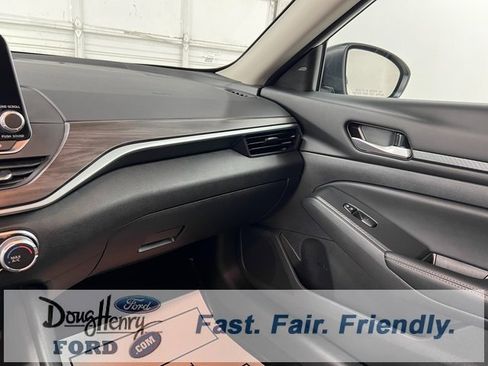 Used 2025 Nissan Altima 2.5 SV image 40