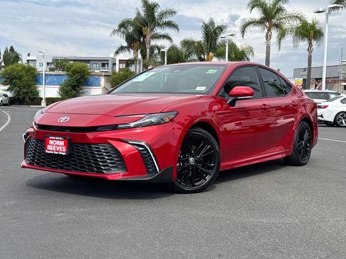 Used 2026 Toyota Camry SE FWD image 2