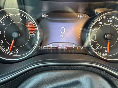 Used 2019 Jeep Cherokee Trailhawk AWD/4WD image 8