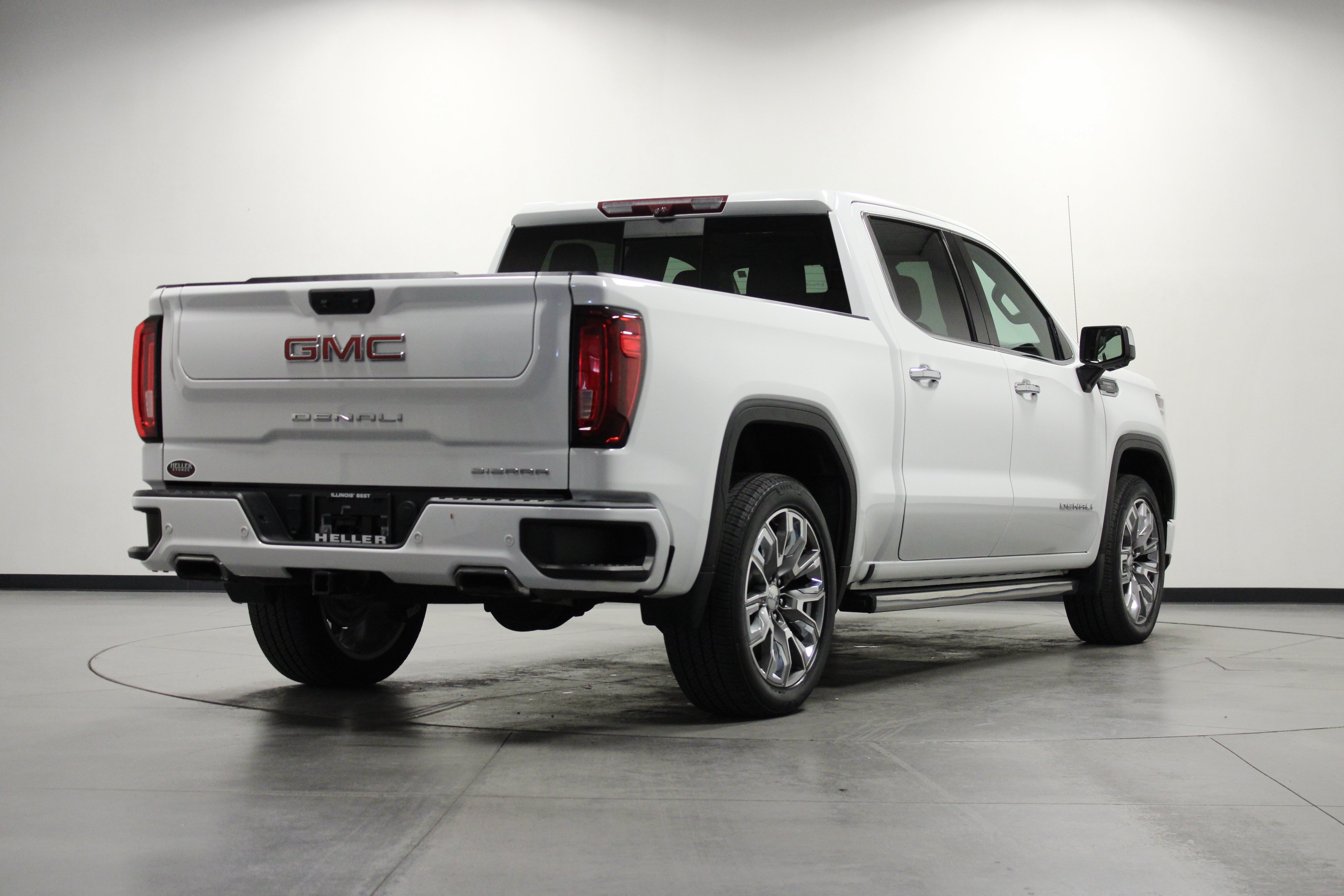 Used 2023 GMC Sierra 1500 Denali w/ Denali Reserve Package AWD/4WD image 4
