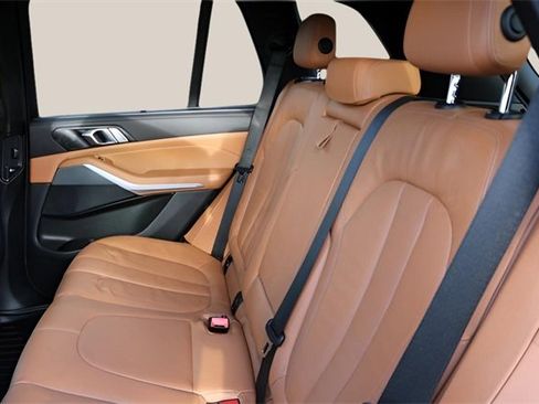 Used 2022 BMW X5 xDrive40i w/ M Sport Package image 16