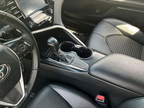 Used 2020 Toyota Camry SE image 18