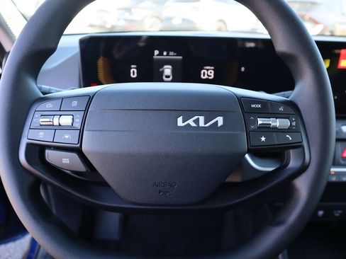 New 2025 Kia K4 LXS image 29