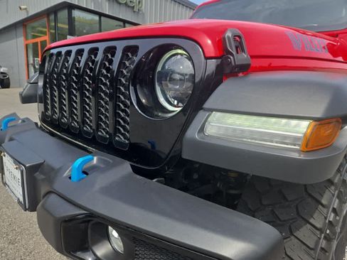 Used 2023 Jeep Wrangler Unlimited w/ Cold Weather Group AWD/4WD image 9
