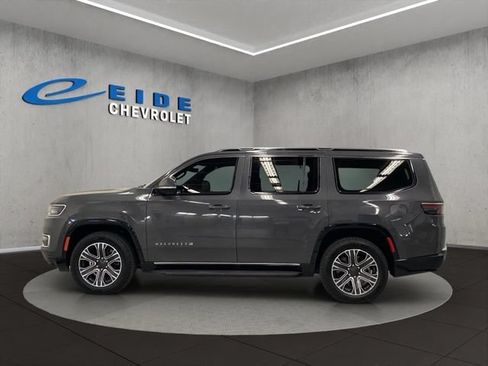 Used 2022 Jeep Wagoneer Series III AWD/4WD image 11
