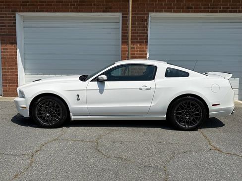Used 2013 Ford Mustang Shelby GT500 image 18