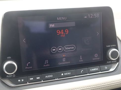 Used 2025 Nissan Rogue SV FWD image 16
