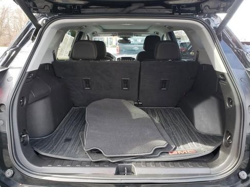 Used 2023 GMC Terrain SLE w/ Driver Convenience Package image 5