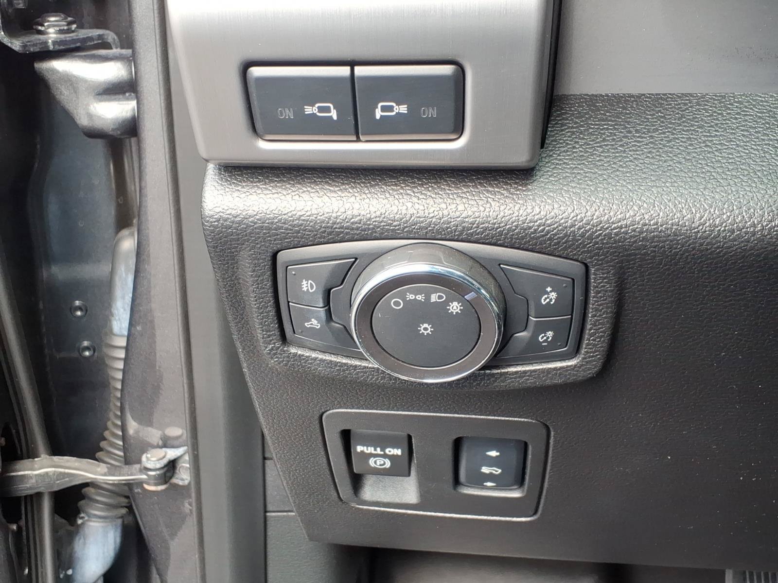 Used 2018 Ford F150 Platinum w/ Equipment Group 701A Luxury AWD/4WD image 32