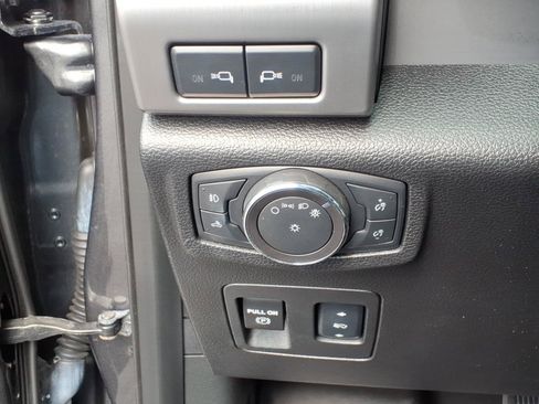 Used 2018 Ford F150 Platinum w/ Equipment Group 701A Luxury AWD/4WD image 32