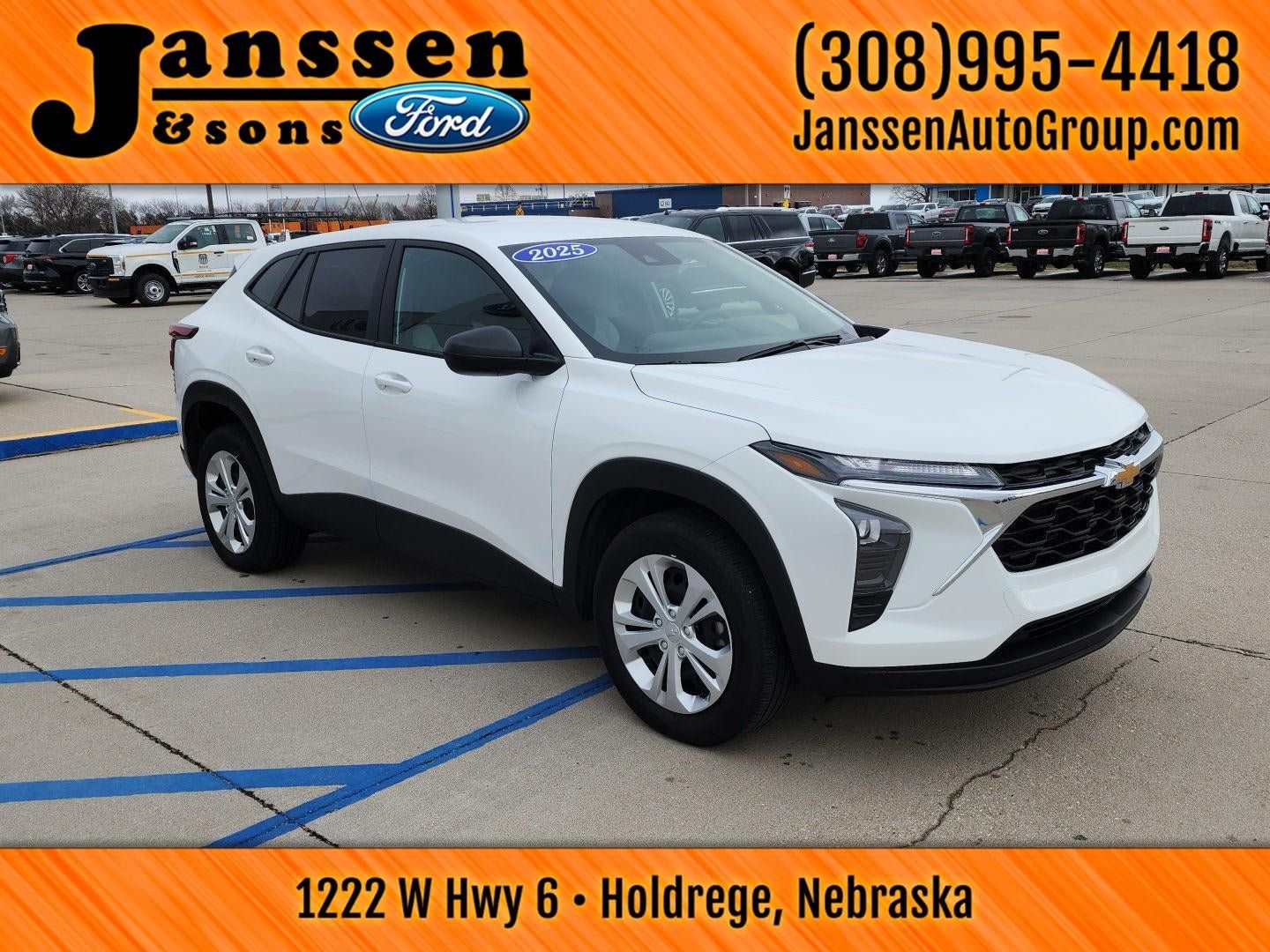 Used 2025 Chevrolet Trax LS FWD image 4