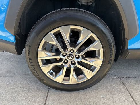 Used 2020 Toyota RAV4 XLE Premium image 33