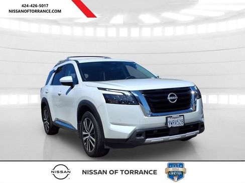 Certified 2025 Nissan Pathfinder Platinum w/ Cargo Package FWD image 1