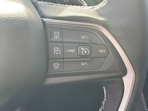 New 2025 Jeep Grand Cherokee L Laredo image 27