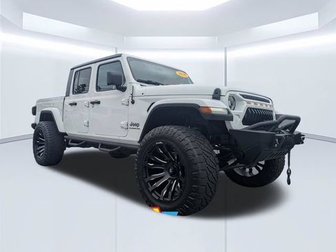 Used 2020 Jeep Gladiator Overland AWD/4WD image 3