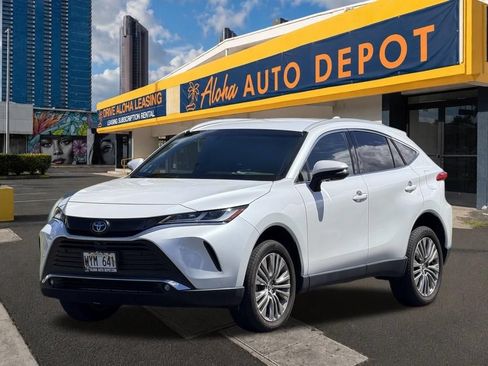 Used 2024 Toyota Venza LE AWD/4WD image 1