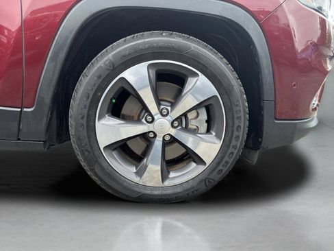 Used 2019 Jeep Cherokee Limited w/ Luxury Group FWD image 38