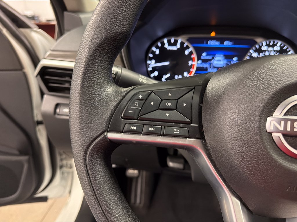 Used 2025 Nissan Altima 2.5 SV FWD image 30