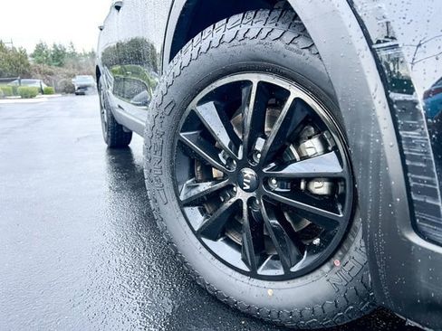 Used 2019 Kia Sorento LX image 2