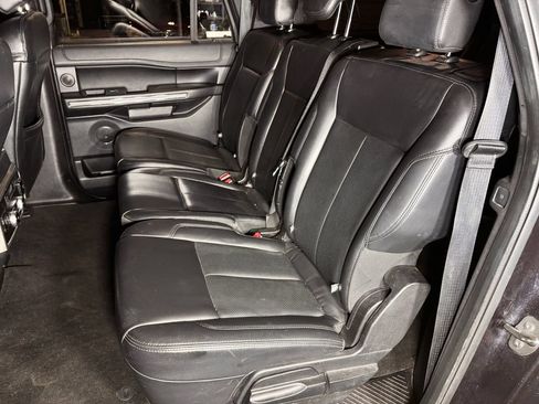 Used 2019 Ford Expedition Max XLT w/ Equipment Group 202A AWD/4WD image 18