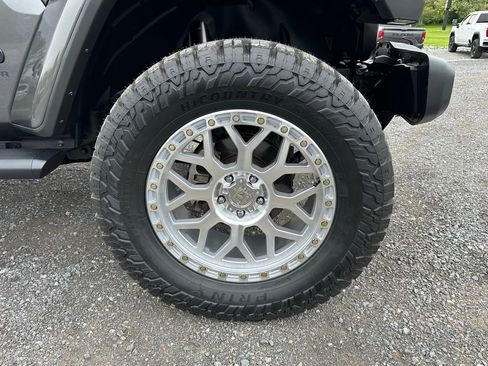 Used 2022 Jeep Gladiator Sport AWD/4WD image 23