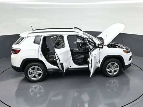 Used 2024 Jeep Compass Latitude AWD/4WD image 40