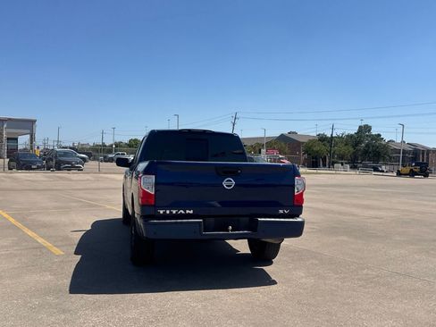 Used 2021 Nissan Titan SV RWD image 24