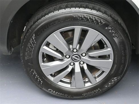 Used 2025 Nissan Pathfinder SV image 5