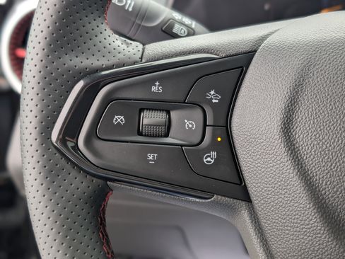 Used 2025 Chevrolet Trax RS w/ Sunroof Package image 6