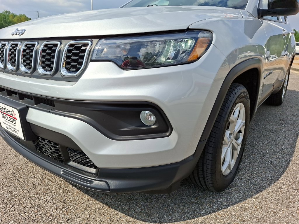 Used 2024 Jeep Compass Latitude AWD/4WD image 9
