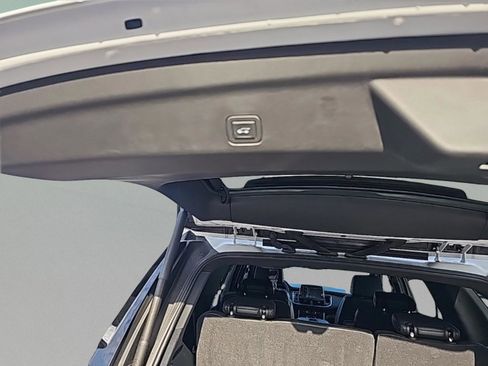 Used 2023 Chevrolet Tahoe Z71 w/ Off-Road Capability Package image 17