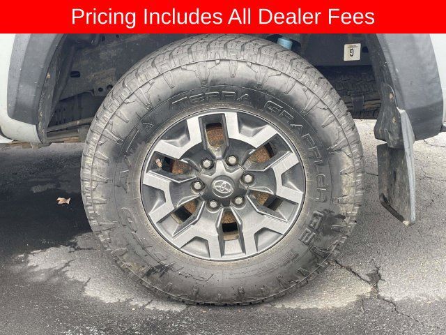 Used 2019 Toyota Tacoma TRD Off-Road w/ Technology Package AWD/4WD image 6
