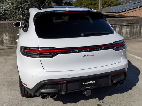 Certified 2025 Porsche Macan AWD/4WD image 22