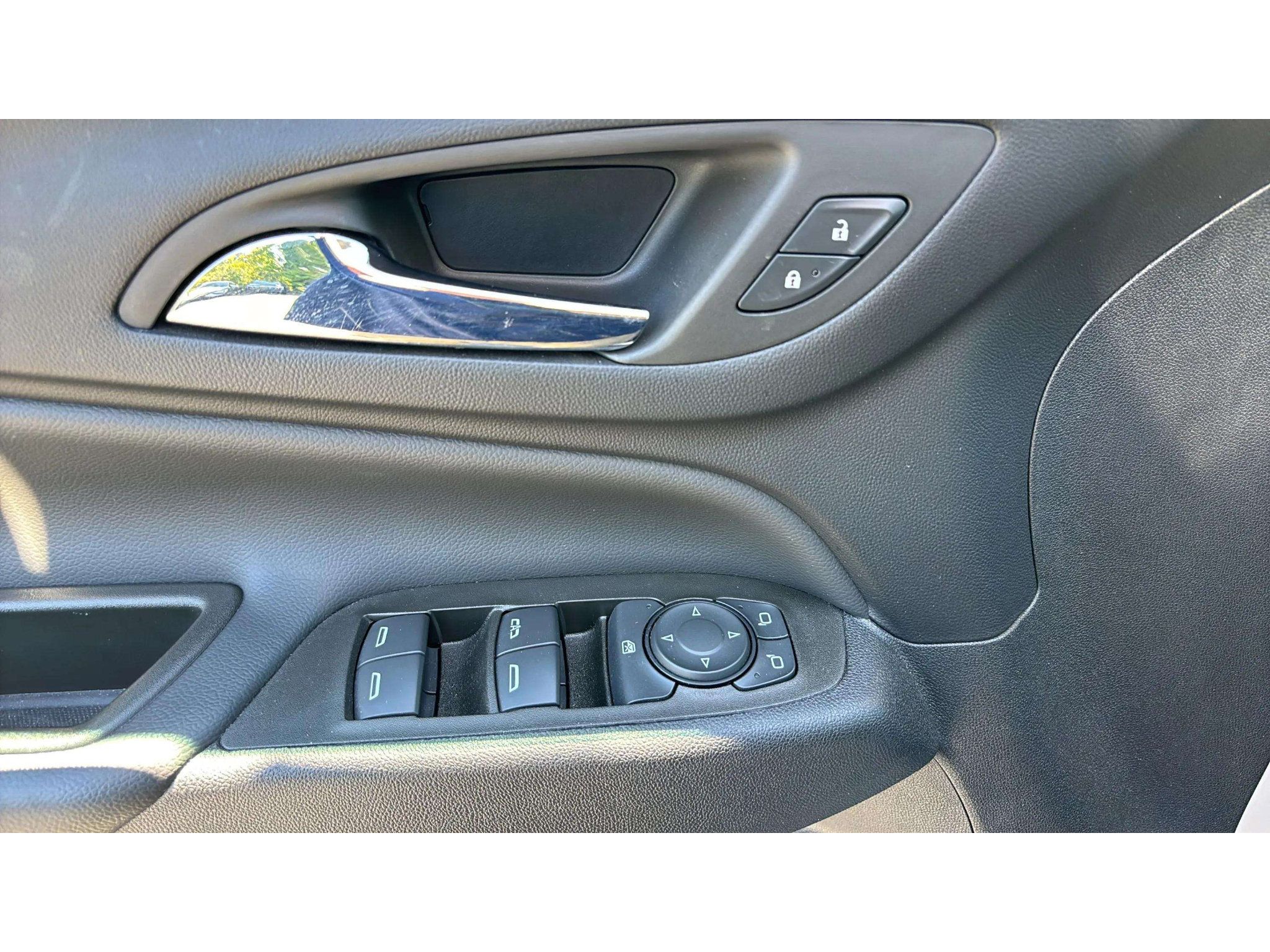 Used 2023 Chevrolet Equinox LT AWD/4WD image 17