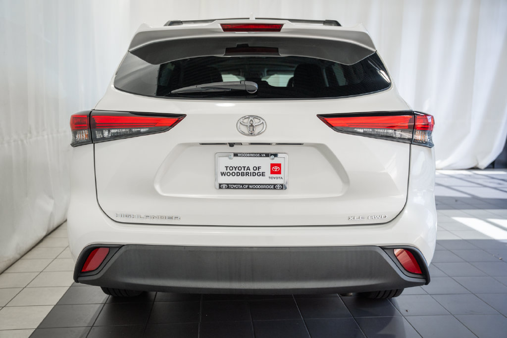 Used 2021 Toyota Highlander XLE AWD/4WD image 5