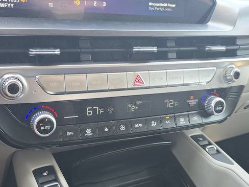 Used 2025 Kia Telluride S FWD image 34