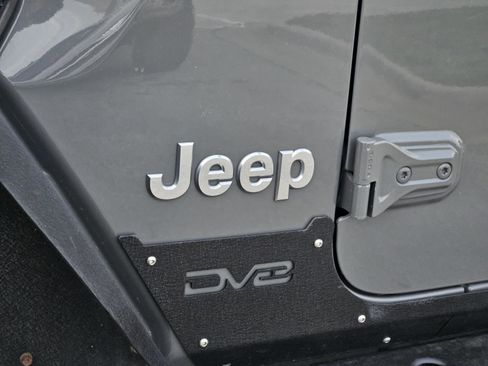 Used 2020 Jeep Wrangler Sport S image 7