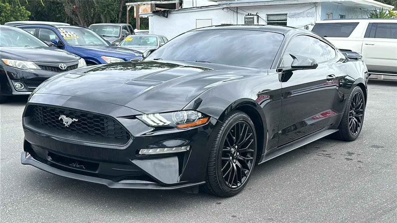 Used 2018 Ford Mustang Coupe RWD image 2