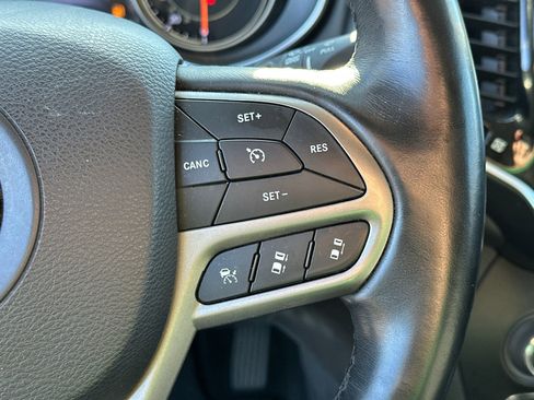 Used 2019 Jeep Cherokee Overland w/ Technology Group image 27