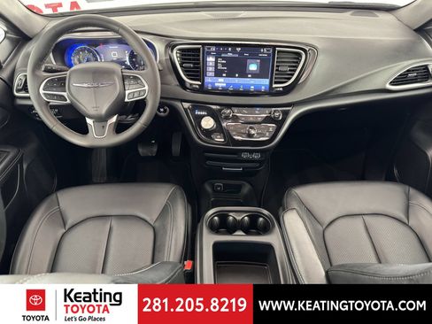 Used 2025 Chrysler Pacifica Select FWD image 22