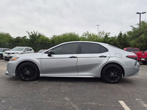 Used 2020 Toyota Camry SE FWD image 8