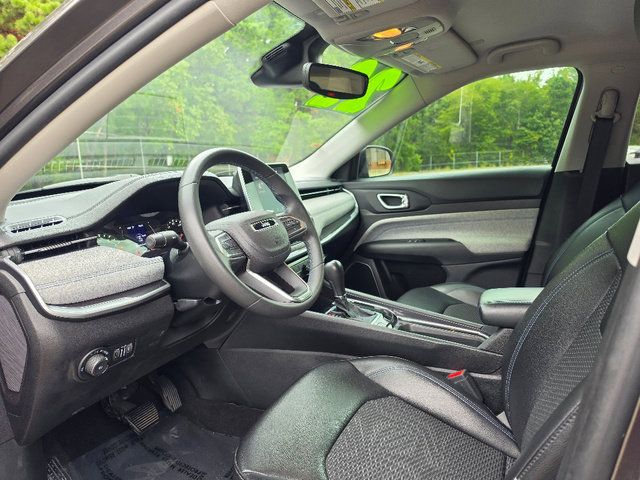 Used 2022 Jeep Compass Latitude FWD image 21