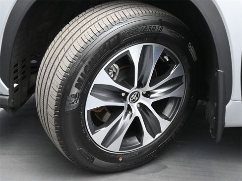 Used 2023 Toyota Highlander XLE image 23