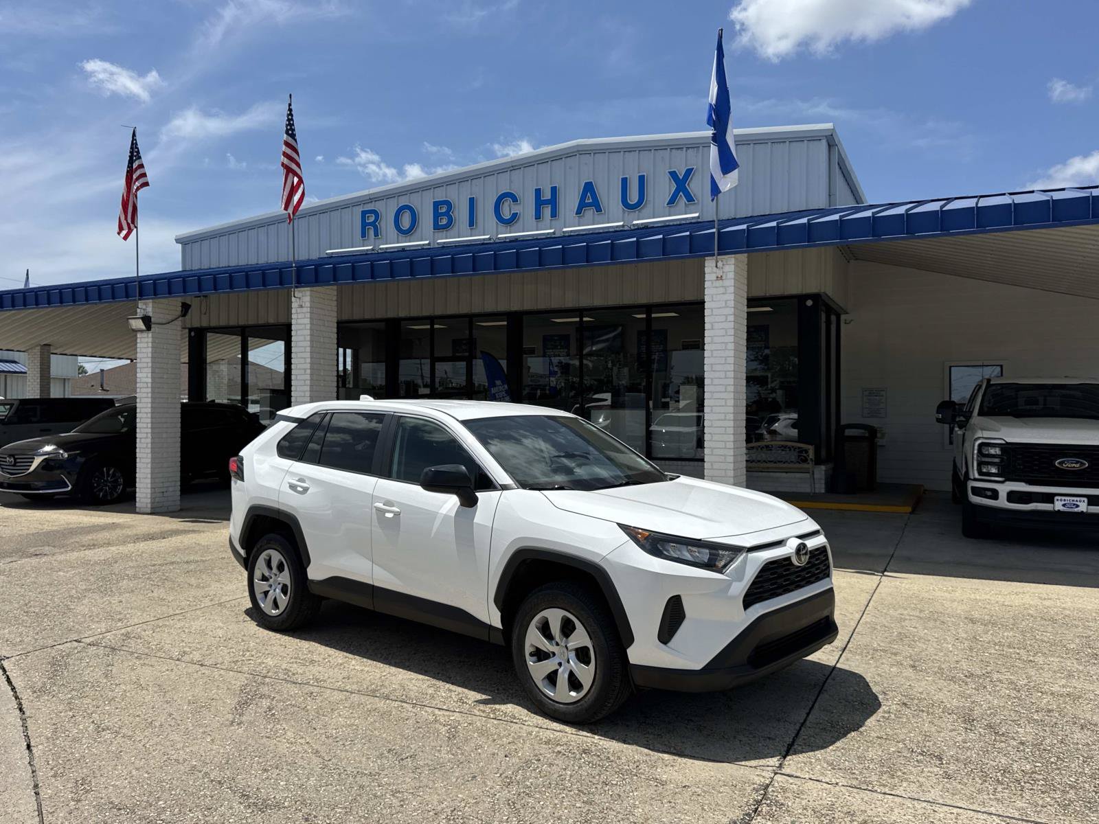 Used 2022 Toyota RAV4 LE FWD image 1