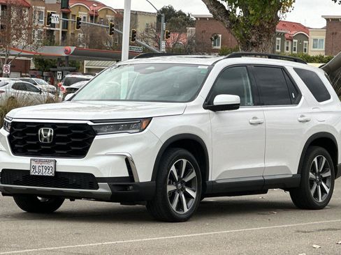 Certified 2024 Honda Pilot Touring image 8