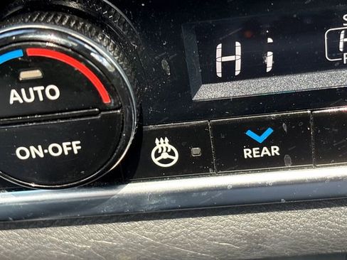 Certified 2023 Nissan Rogue SL w/ SL Premium Package image 20