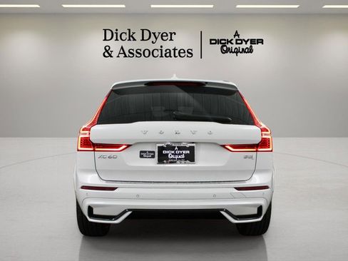 Certified 2023 Volvo XC60 B5 Ultimate w/ Climate Package image 5